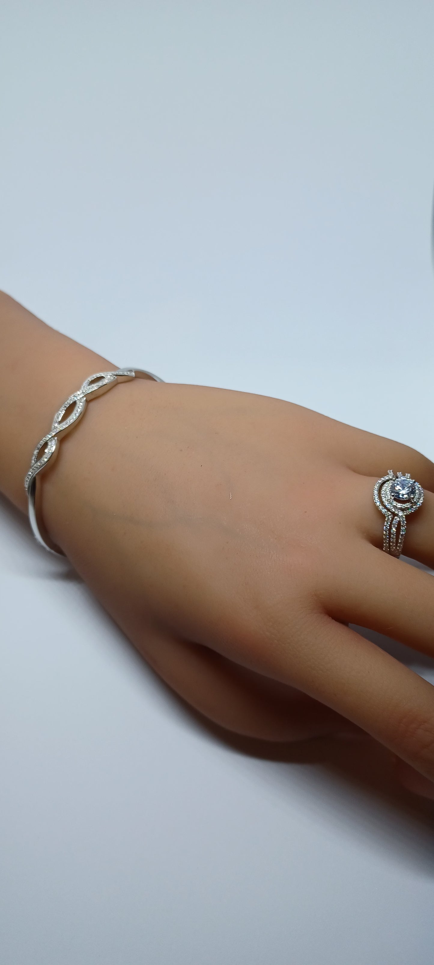 Shirl-Style 925 Sterling Silver w/ CZ Bangle